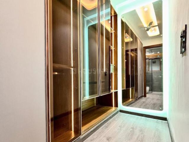Flat for sale in North Delhi, Deri
