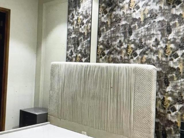 Flat for sale in North Delhi, Deri