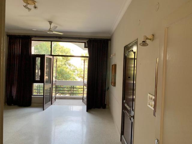 Flat for rent in South Delhi, Deri