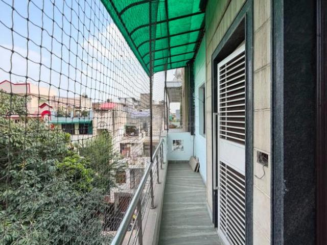 Flat for sale in West Delhi, Deri