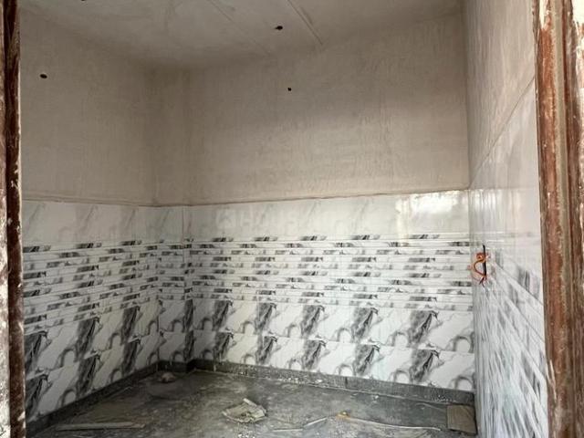 Flat for sale in North Delhi, Deri