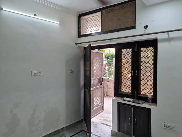 Flat for rent in South West Delhi, Deri