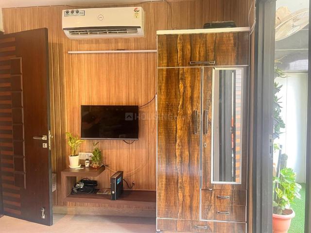 Flat for sale in West Delhi, Deri