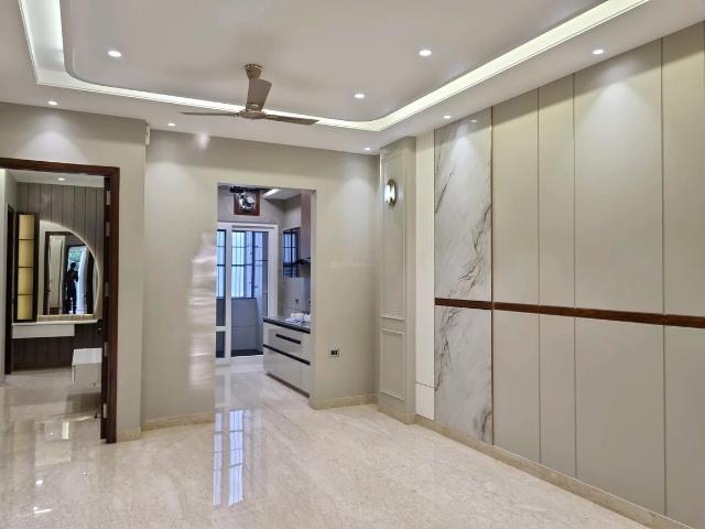 Flat for sale in West Delhi, Deri