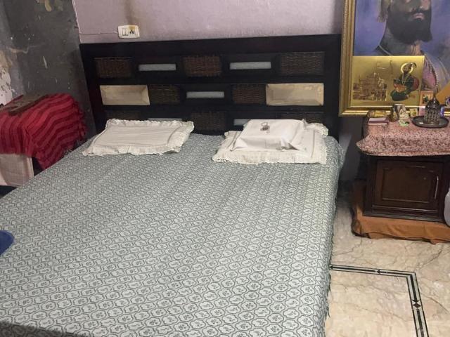 Flat for sale in West Delhi, Deri