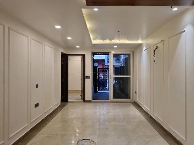 Flat for sale in West Delhi, Deri