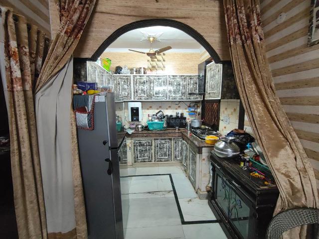 Flat for sale in West Delhi, Deri