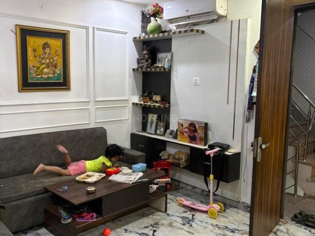Flat for sale in East Delhi, Deri