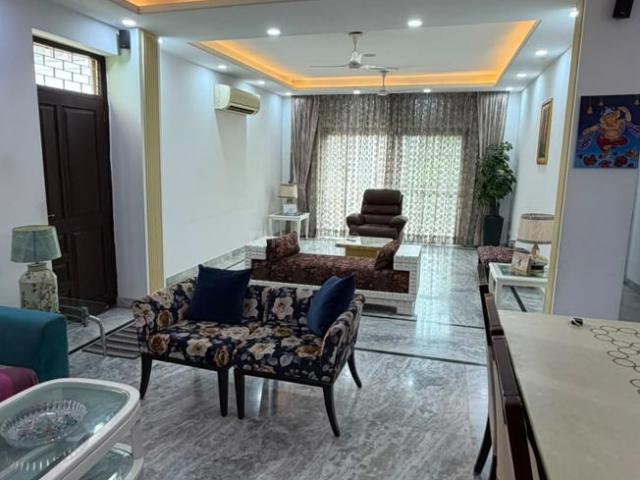 Flat for rent in South Delhi, Deri