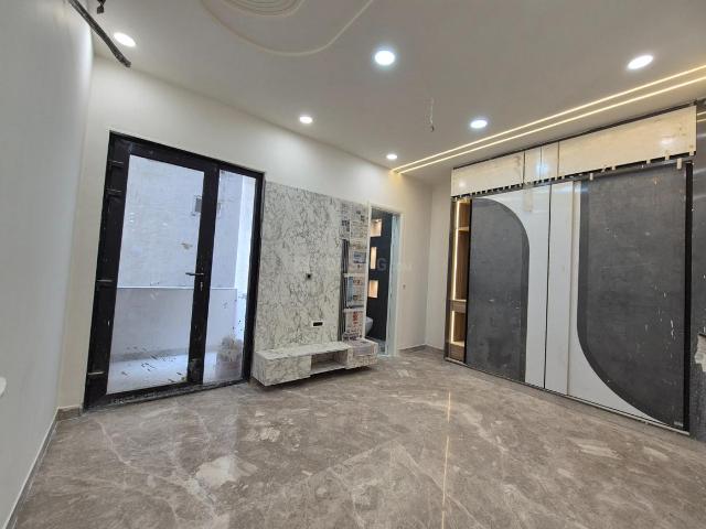 Flat for sale in West Delhi, Deri