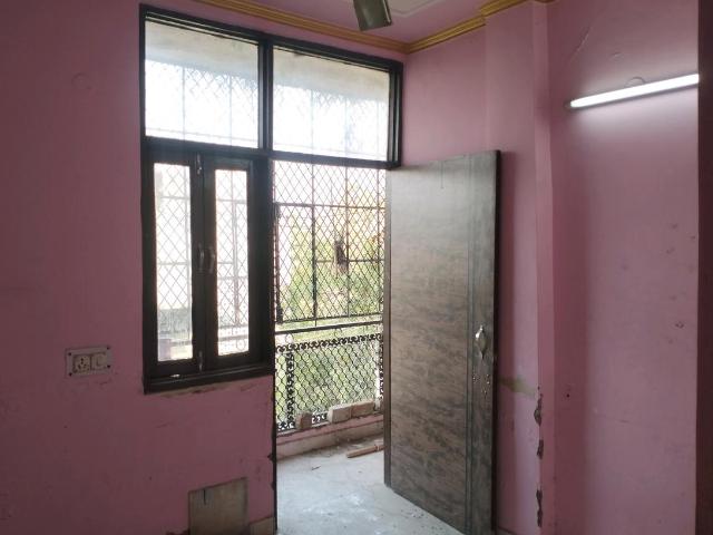 Flat for sale in East Delhi, Deri