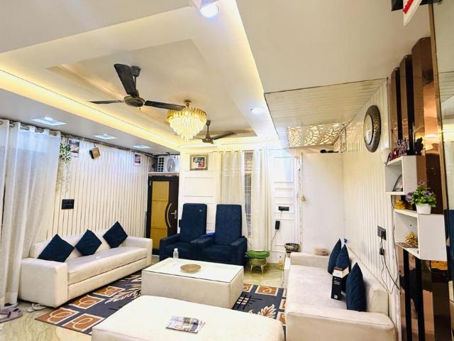 Flat for sale in East Delhi, Deri