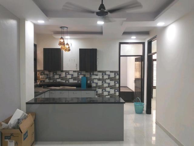 Flat for sale in East Delhi, Deri