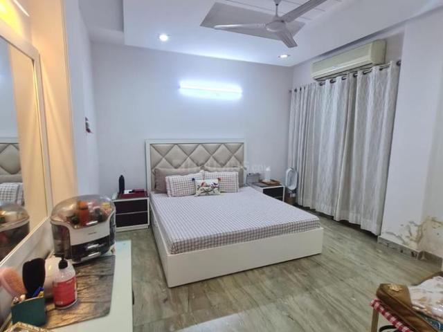 Flat for rent in Model Town, Delhi