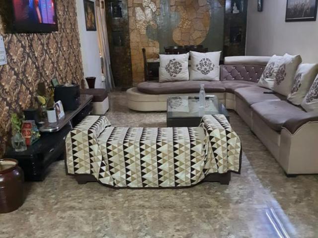 Flat for sale in North Delhi, Deri