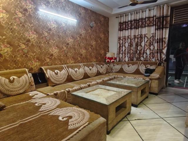 Flat for sale in North Delhi, Deri