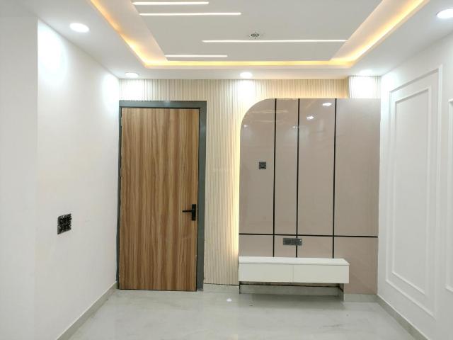 Flat for sale in South West Delhi, Deri