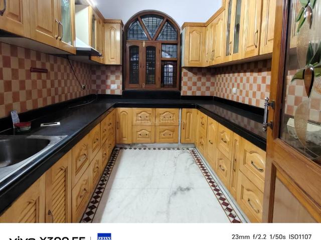 Flat for rent in West Delhi, Deri
