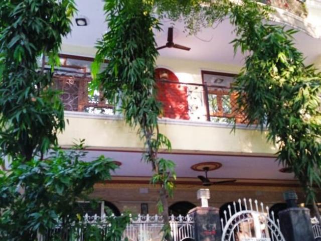 Flat for sale in Paschim Vihar, Delhi