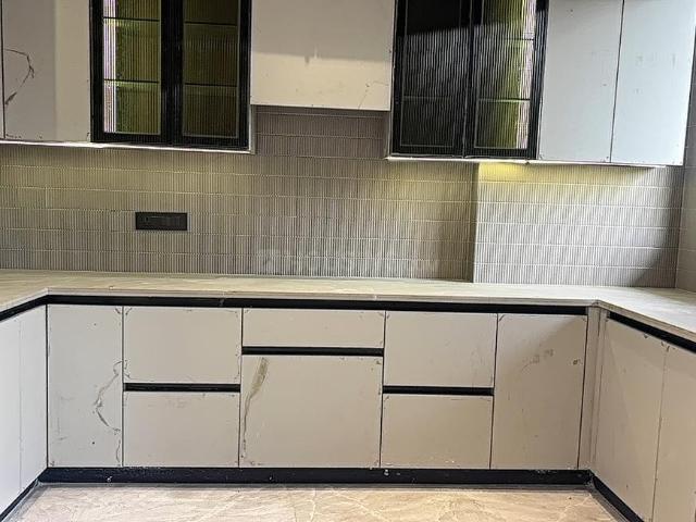 Flat for sale in West Delhi, Deri