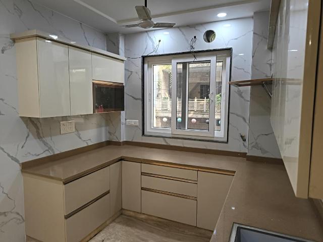 Flat for sale in West Delhi, Deri