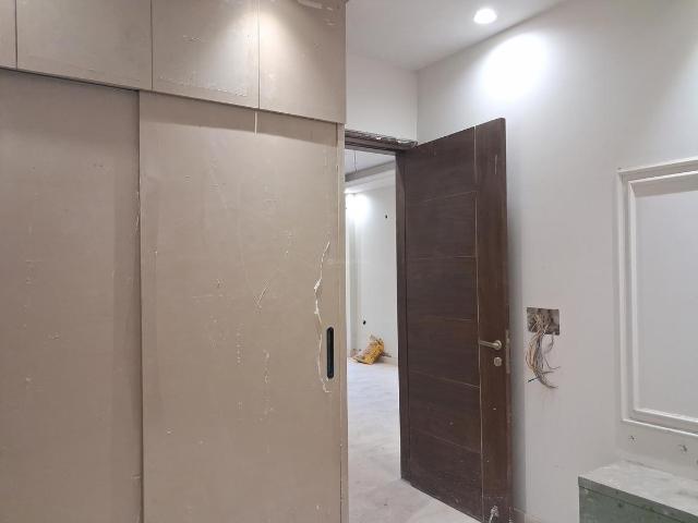 Flat for sale in West Delhi, Deri