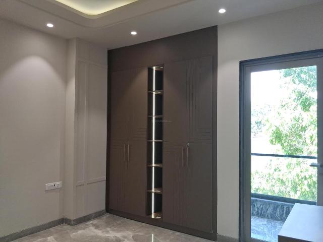 Flat for sale in West Delhi, Deri