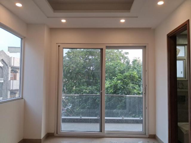 Flat for sale in West Delhi, Deri