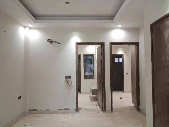 Flat for sale in West Delhi, Deri