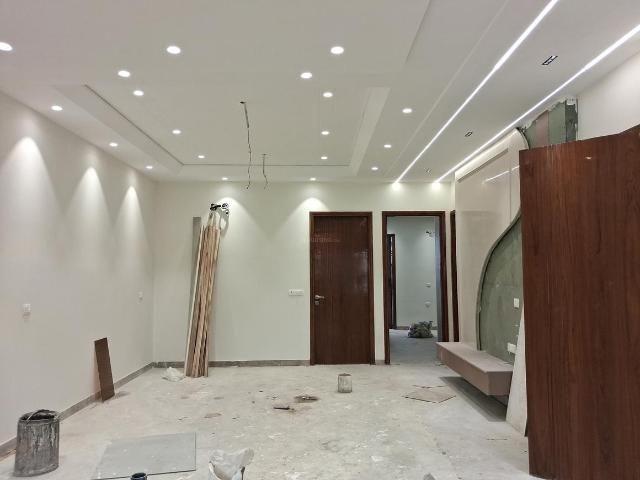 Flat for sale in West Delhi, Deri