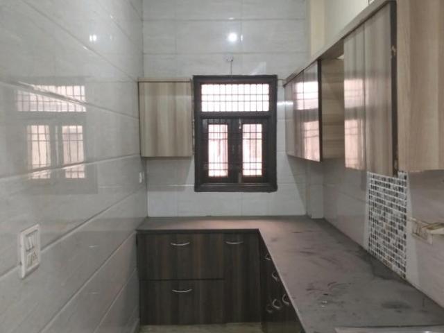 Flat for sale in West Delhi, Deri