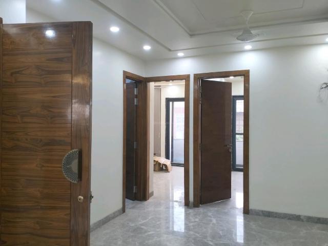 Flat for sale in West Delhi, Deri