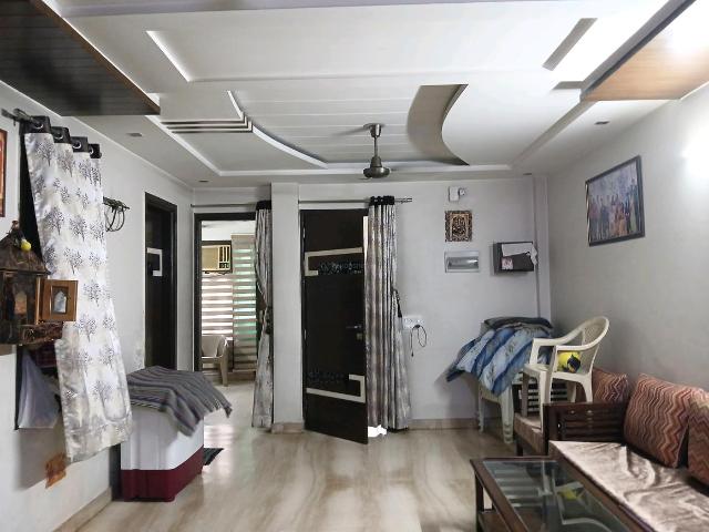 Flat for sale in West Delhi, Deri
