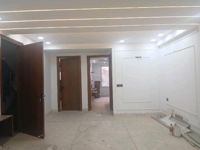 Flat for sale in West Delhi, Deri