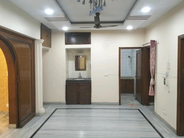 Flat for rent in West Delhi, Deri