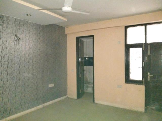 Flat for sale in North West Delhi, Deri