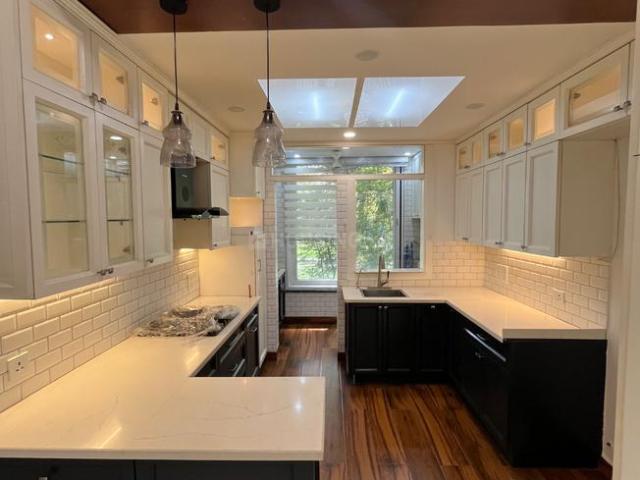 Flat for sale in North West Delhi, Deri