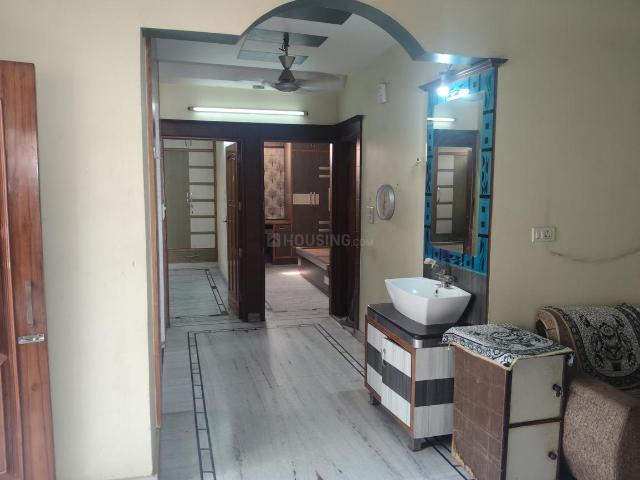Flat for rent in East Delhi, Deri