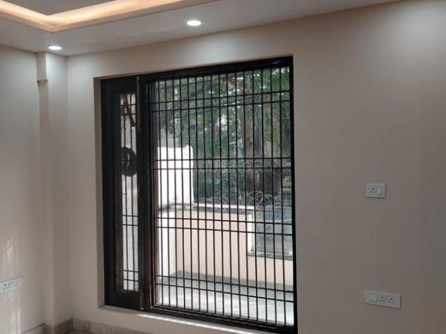 Flat for sale in West Delhi, Deri