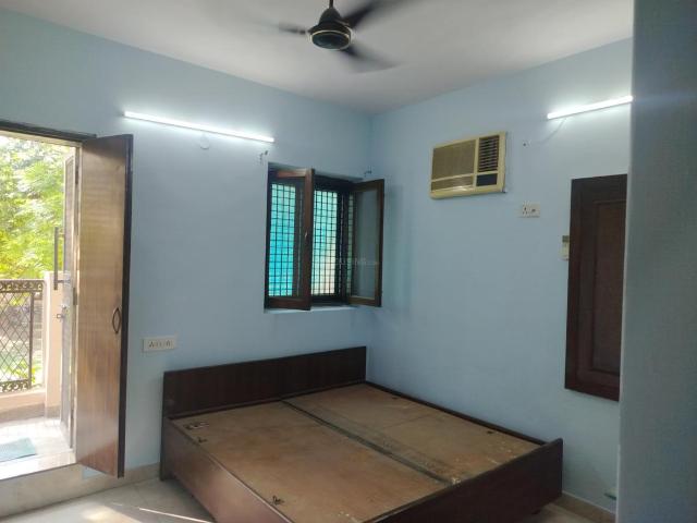 Flat for rent in Rajouri Garden, Delhi
