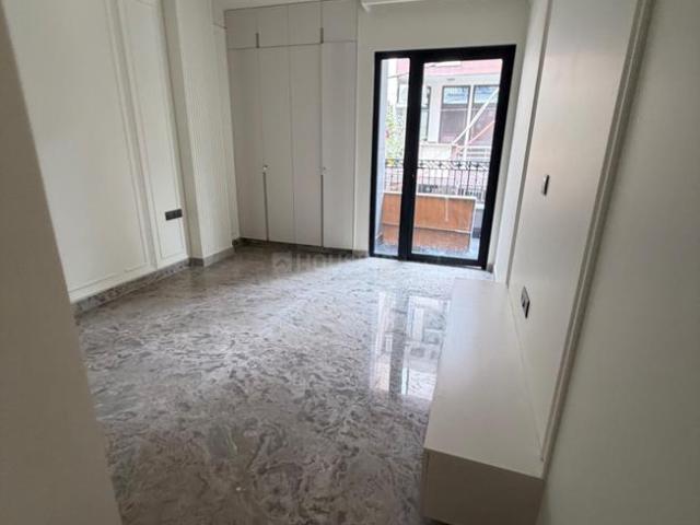 Flat for sale in West Delhi, Deri