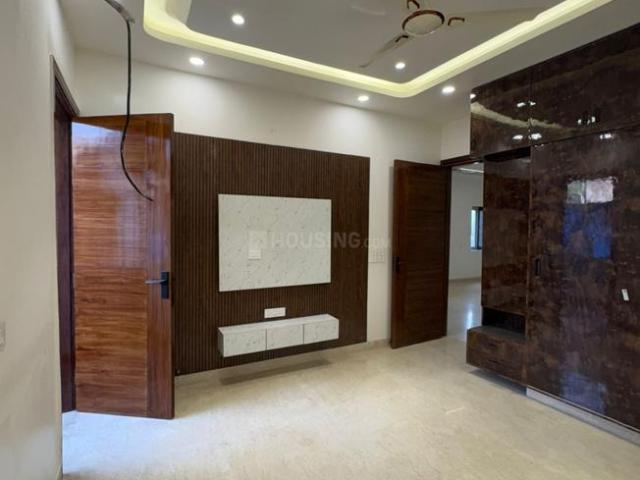Flat for sale in West Delhi, Deri