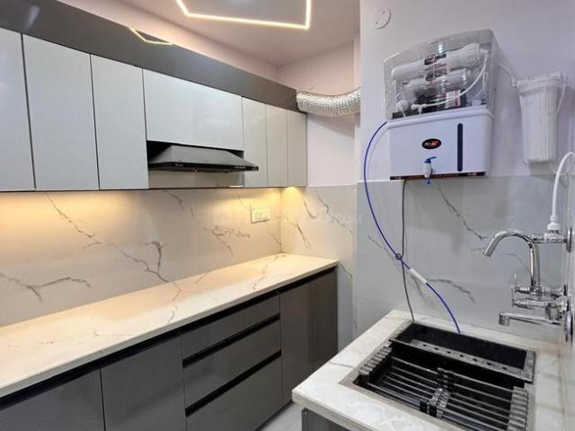 Flat for sale in West Delhi, Deri