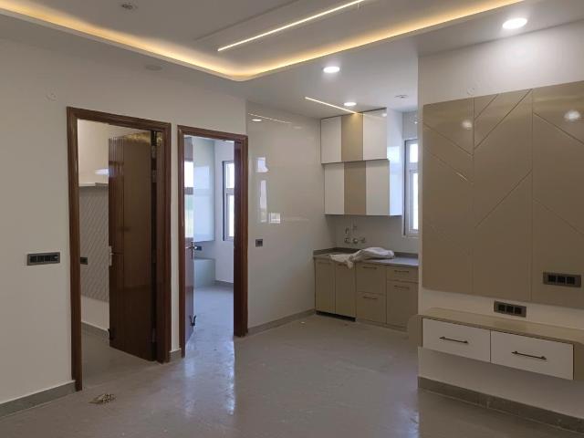 Flat for sale in North Delhi, Deri