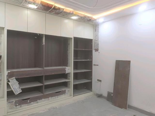 Flat for sale in North Delhi, Deri