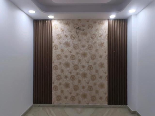 Flat for sale in North Delhi, Deri
