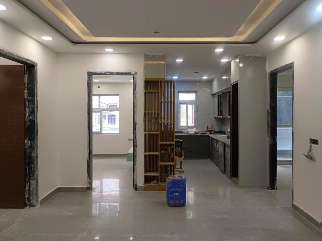 Flat for sale in North Delhi, Deri