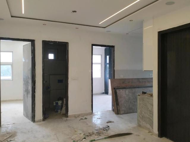 Flat for sale in North Delhi, Deri