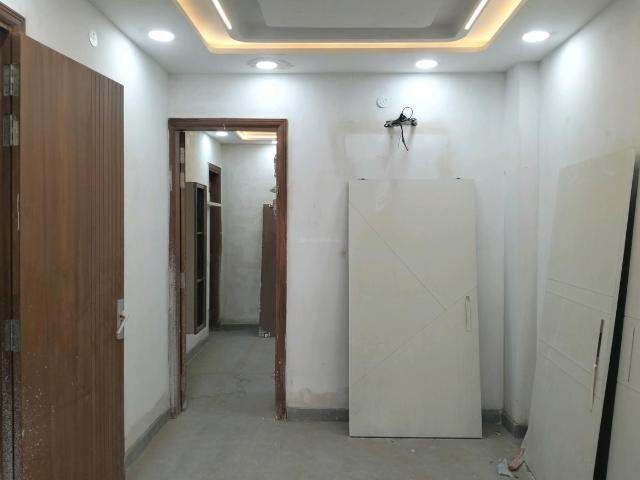 Flat for sale in North Delhi, Deri