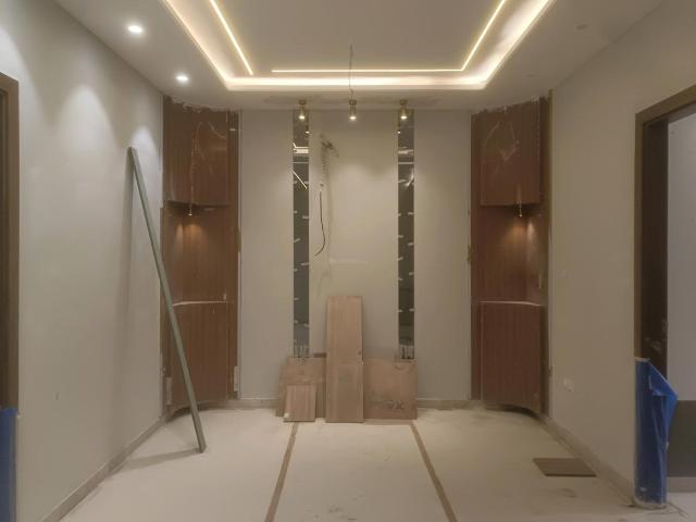 Flat for sale in North Delhi, Deri